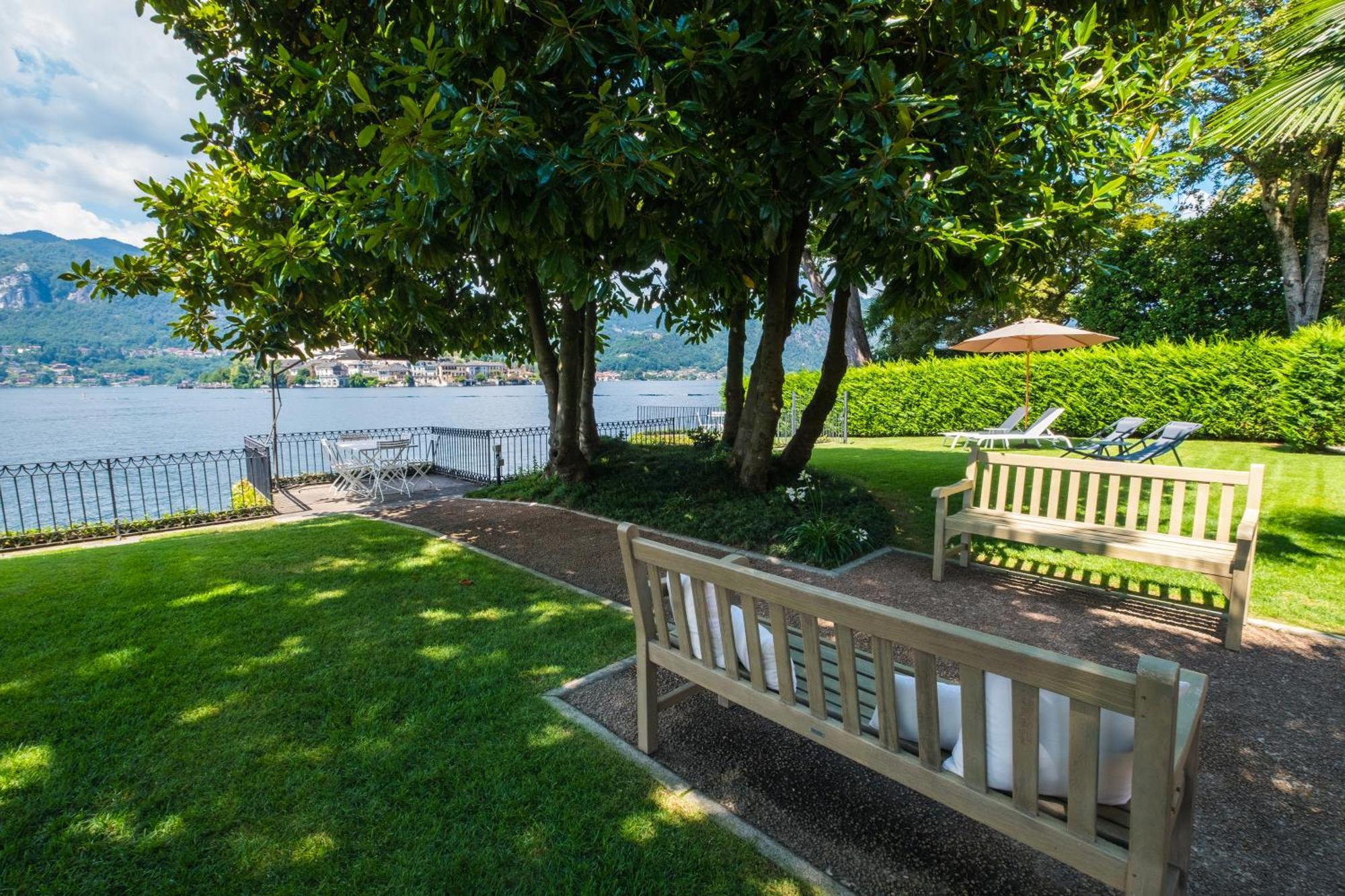 オルタ・サン・ジューリオBifora65 Flats And Garden - Lakeviewアパートメント エクステリア 写真